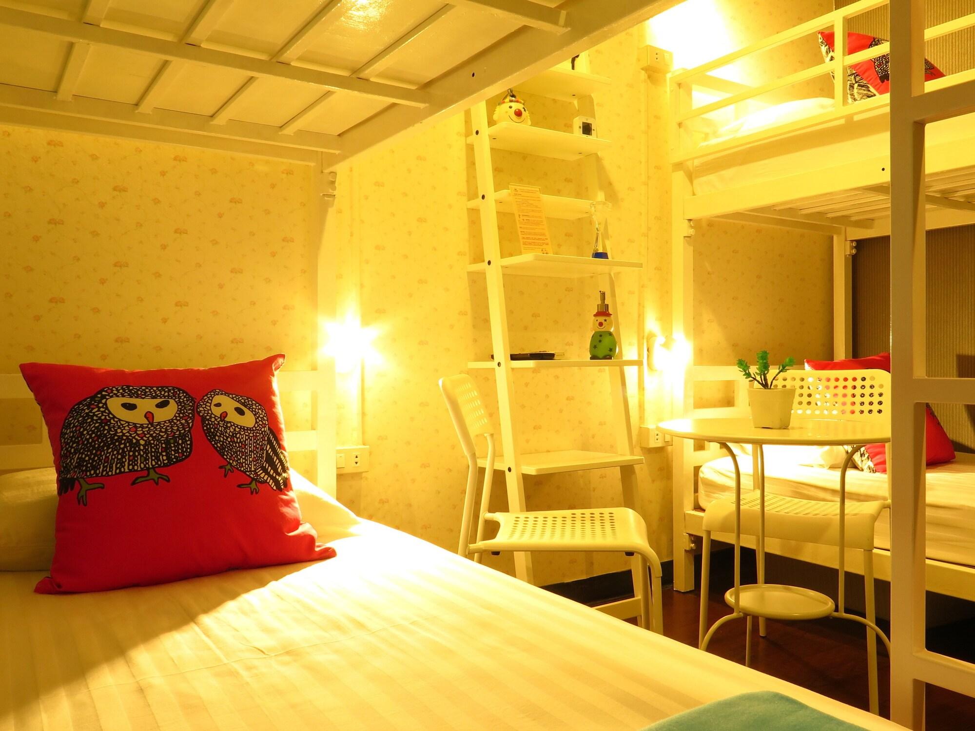 I-Sleep Silom Hostel Banguecoque Exterior foto